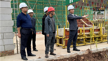 向誠、石鎮(zhèn)槐暗訪工程項目建設和企業(yè)運營管理工作